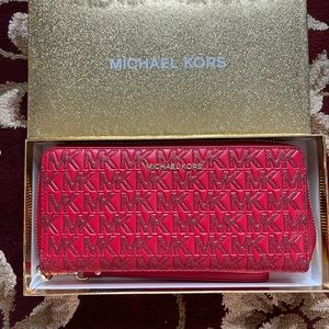 Michael kors jet set wristlet red